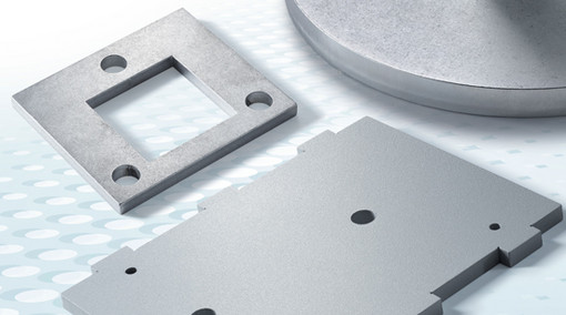 Musterteile aus dickerem Aluminium und Edelstahl