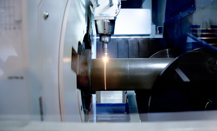Rohrlaseranlage schneidet rundes Rohr
