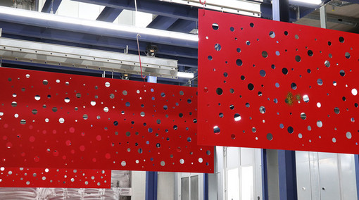 große Lasergeschnittene Platinen in der Pulverbeschichtungsanlage