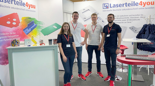 Mitarbeiterinnen und Mitarbeiter am Laserteile4you Messestand
