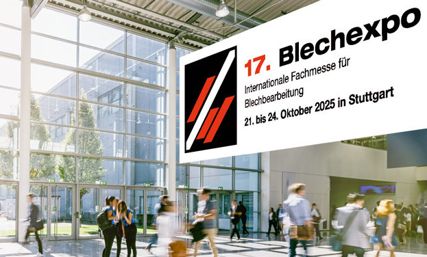 Messehalle mit Ankündigungstafel für die 17. Blechexpo