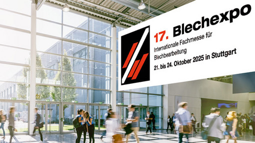 Messehalle mit Ankündigungstafel für die 17. Blechexpo