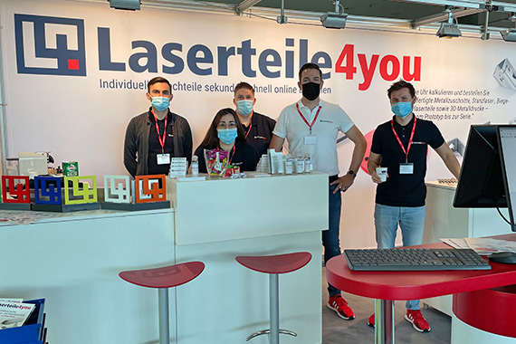 5 Laserteile4you Mitarbeiter auf dem Laserteile4you Messestand