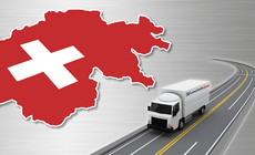 Umriss der Schweiz mit Flagge und fahrender Laserteile4you-LKW